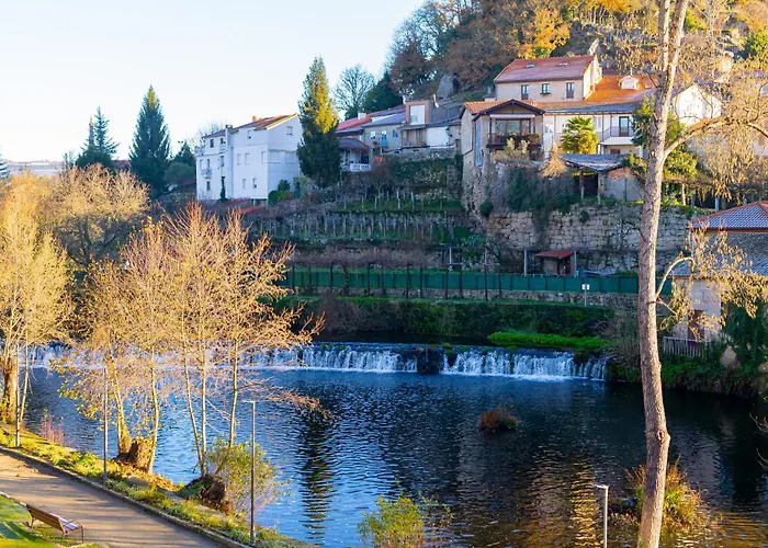 Casa de Férias Casa Luna Rural Con Piscina Y Jardín Ourense